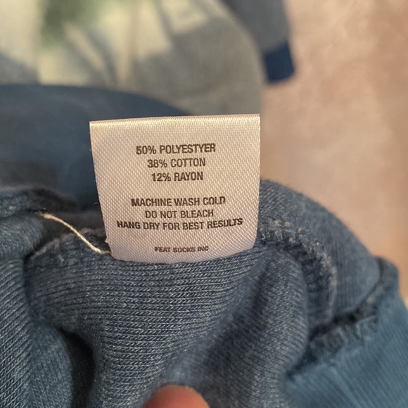 feat BlanketBlend Crewneck - Picture 12 of 12